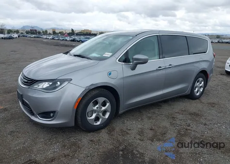 2018 Chrysler Pacifica Hybrid Touring Plus z USA, uszkodzony, nr VIN 2C4RC1H77JR332966
